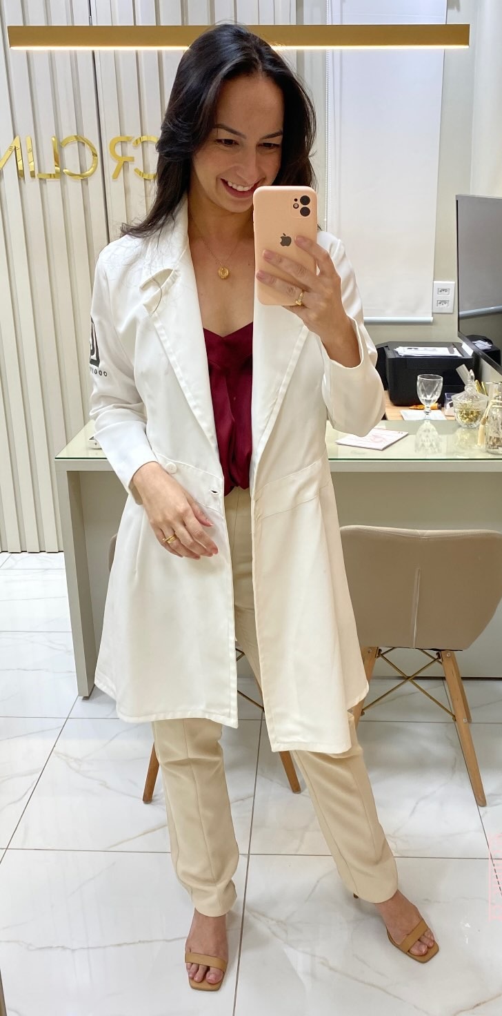 Dra. Cibelle Roseira, responsável técnica da CR Clinic